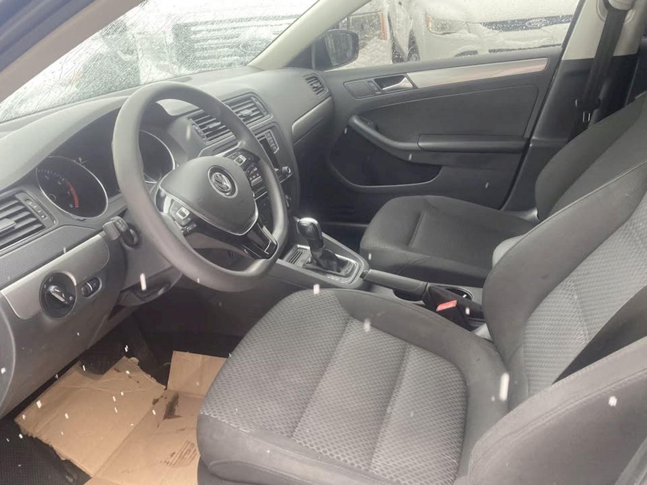 2019 Toyota Camry Hybrid Photo