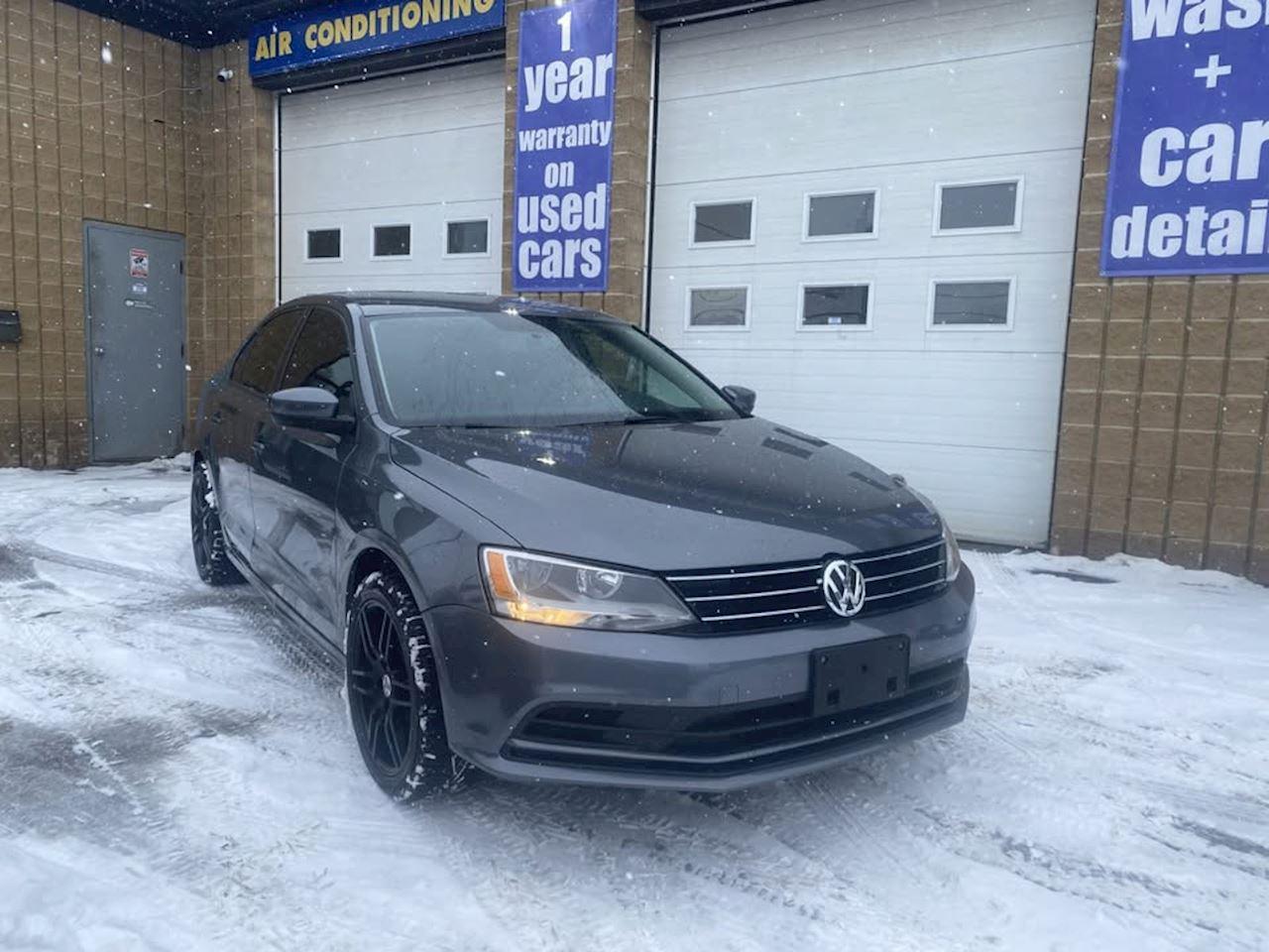 2019 Toyota Camry Hybrid Photo