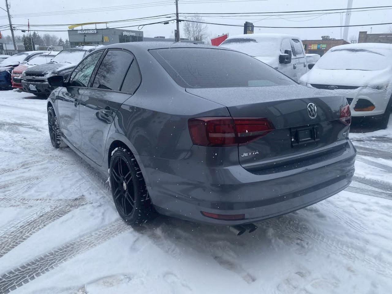 2019 Toyota Camry Hybrid Photo