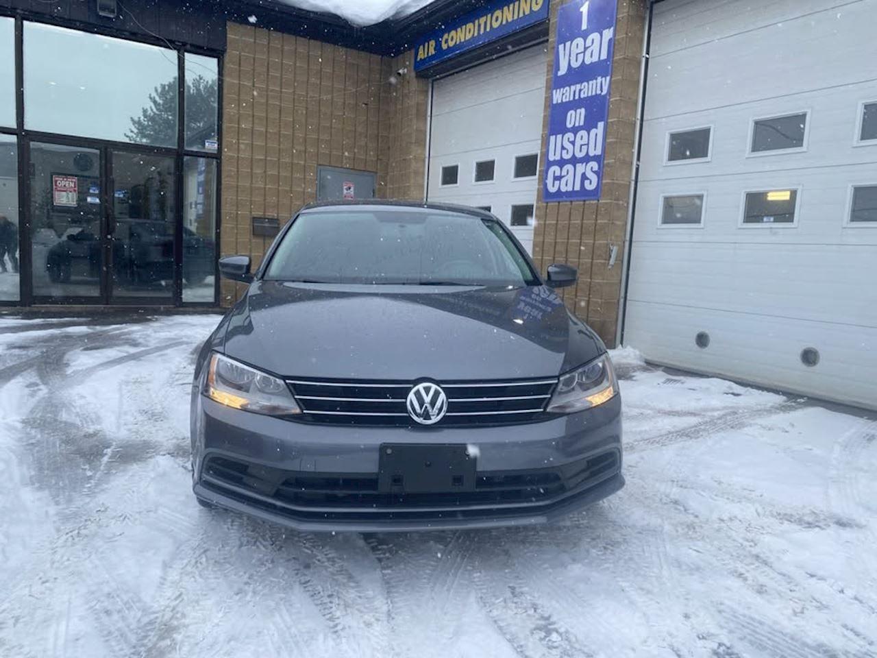 2019 Toyota Camry Hybrid Photo