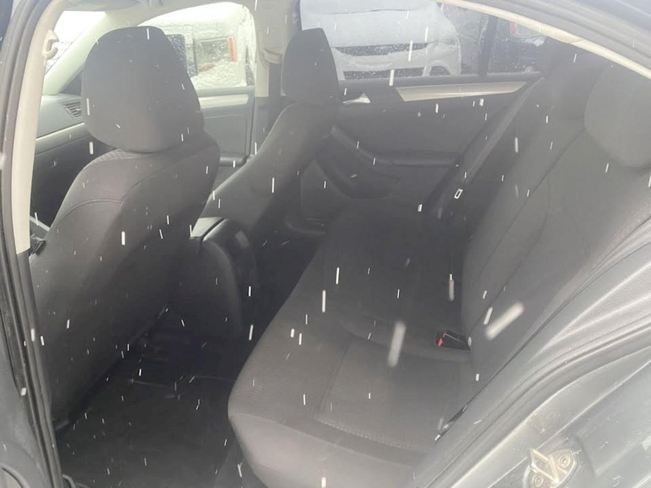 2019 Toyota Camry Hybrid Photo