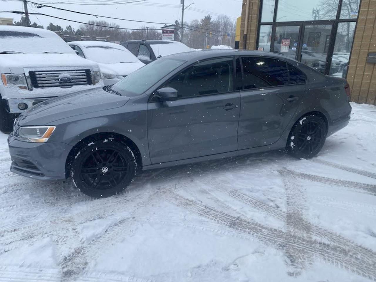 2019 Toyota Camry Hybrid Photo