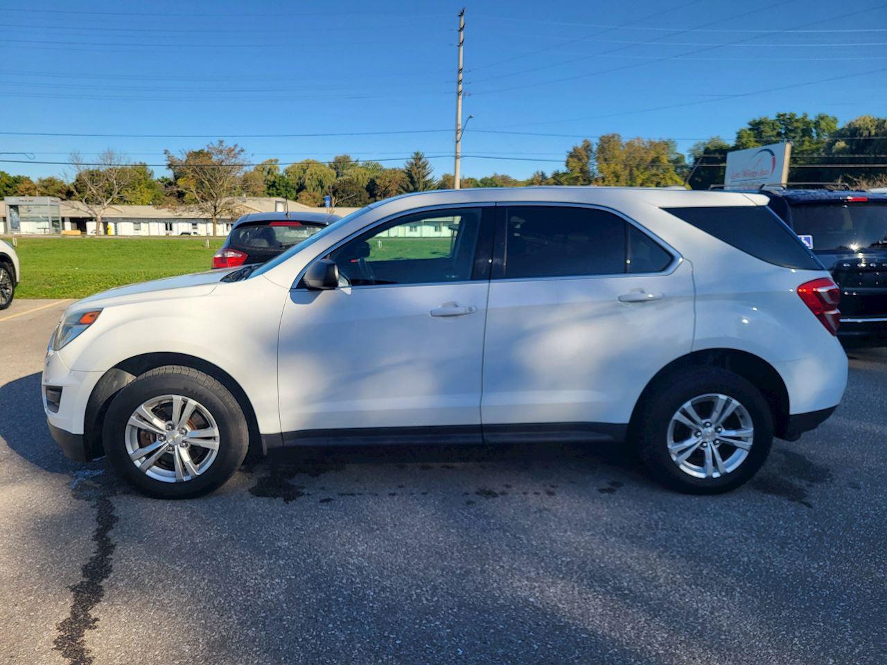 2017 Chevrolet Equinox LS Photo