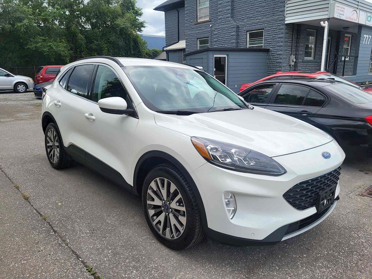 2022 Ford Escape Titanium Photo