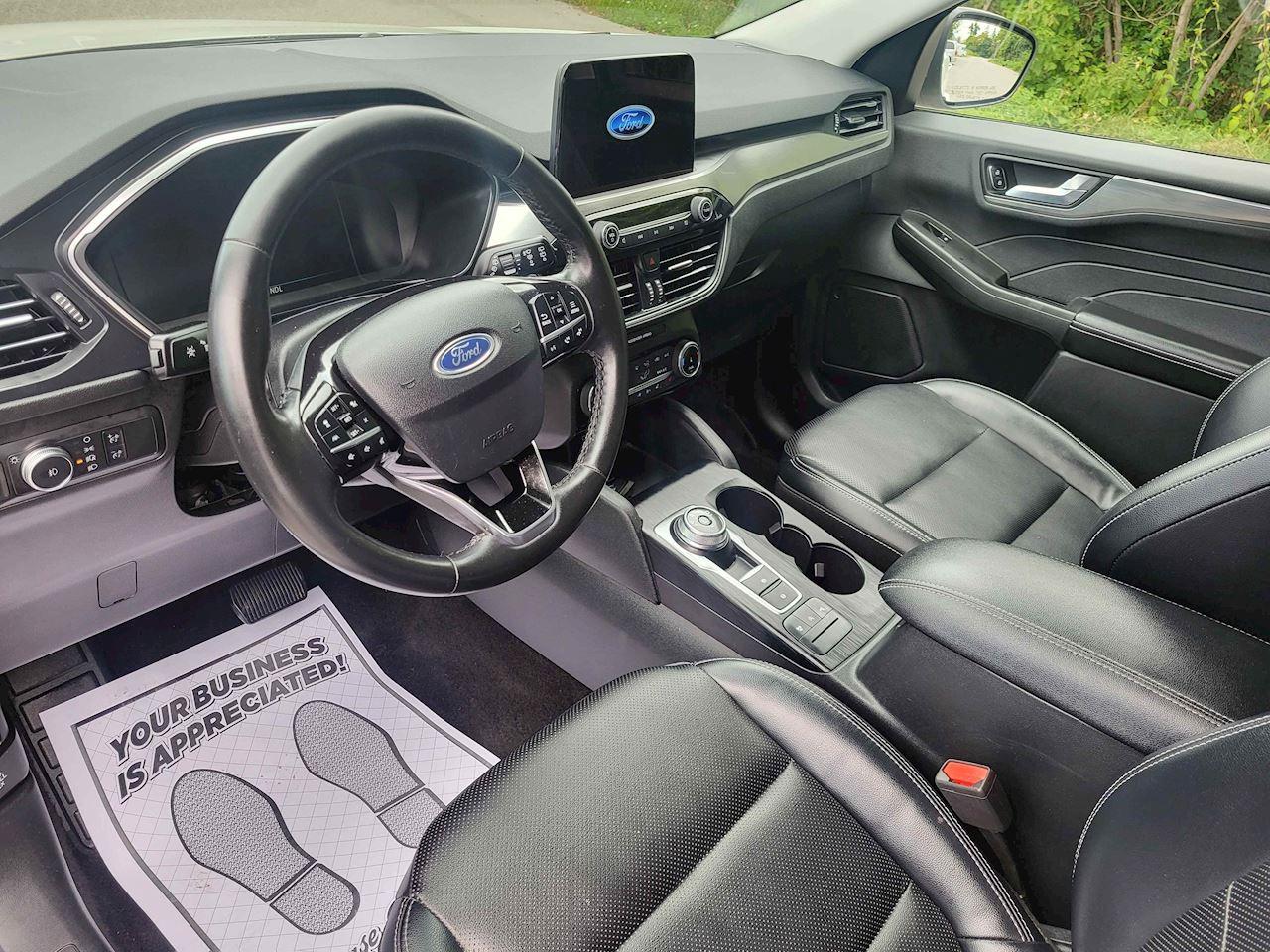 2022 Ford Escape Titanium Photo4