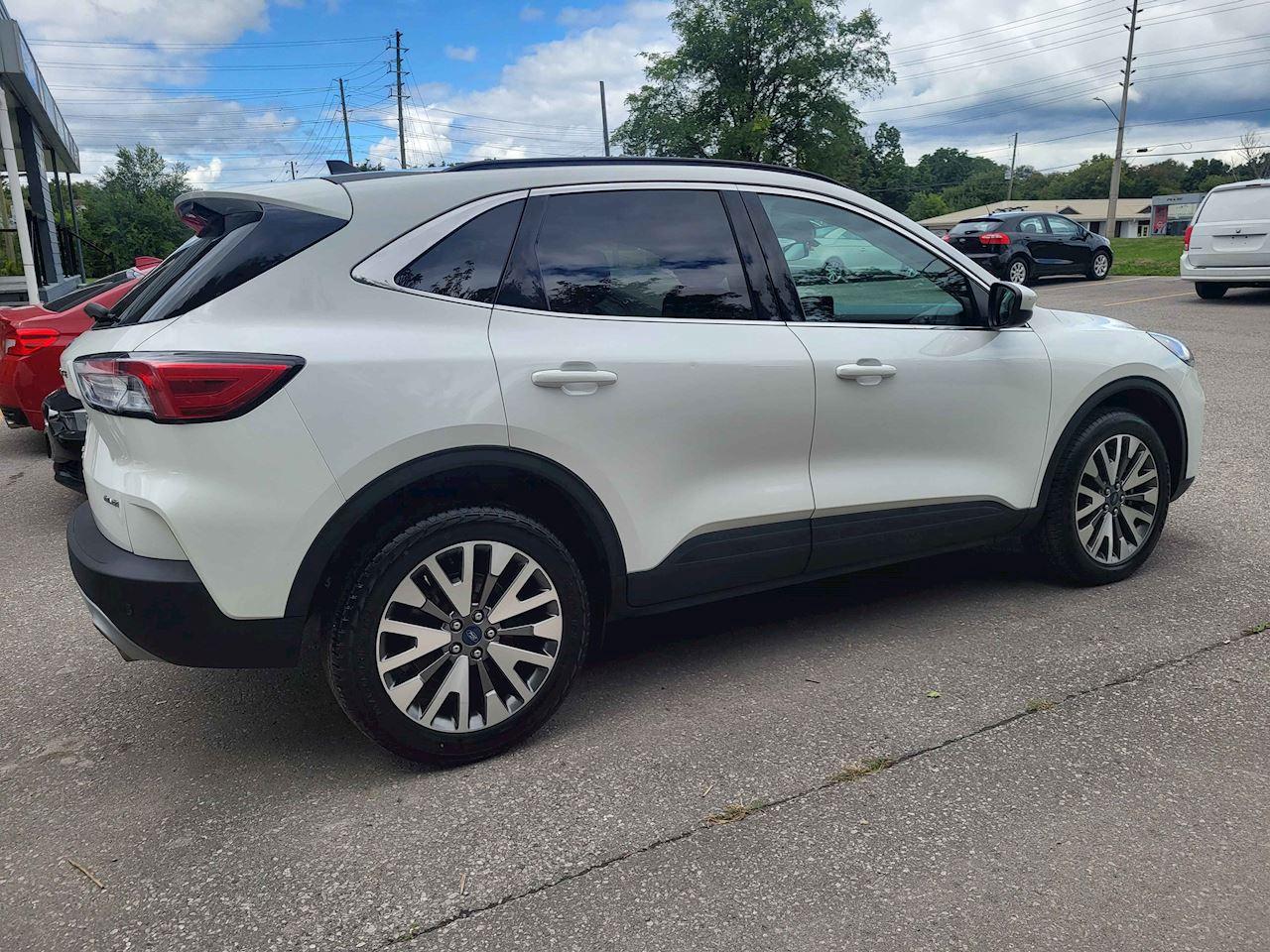 2022 Ford Escape Titanium Photo