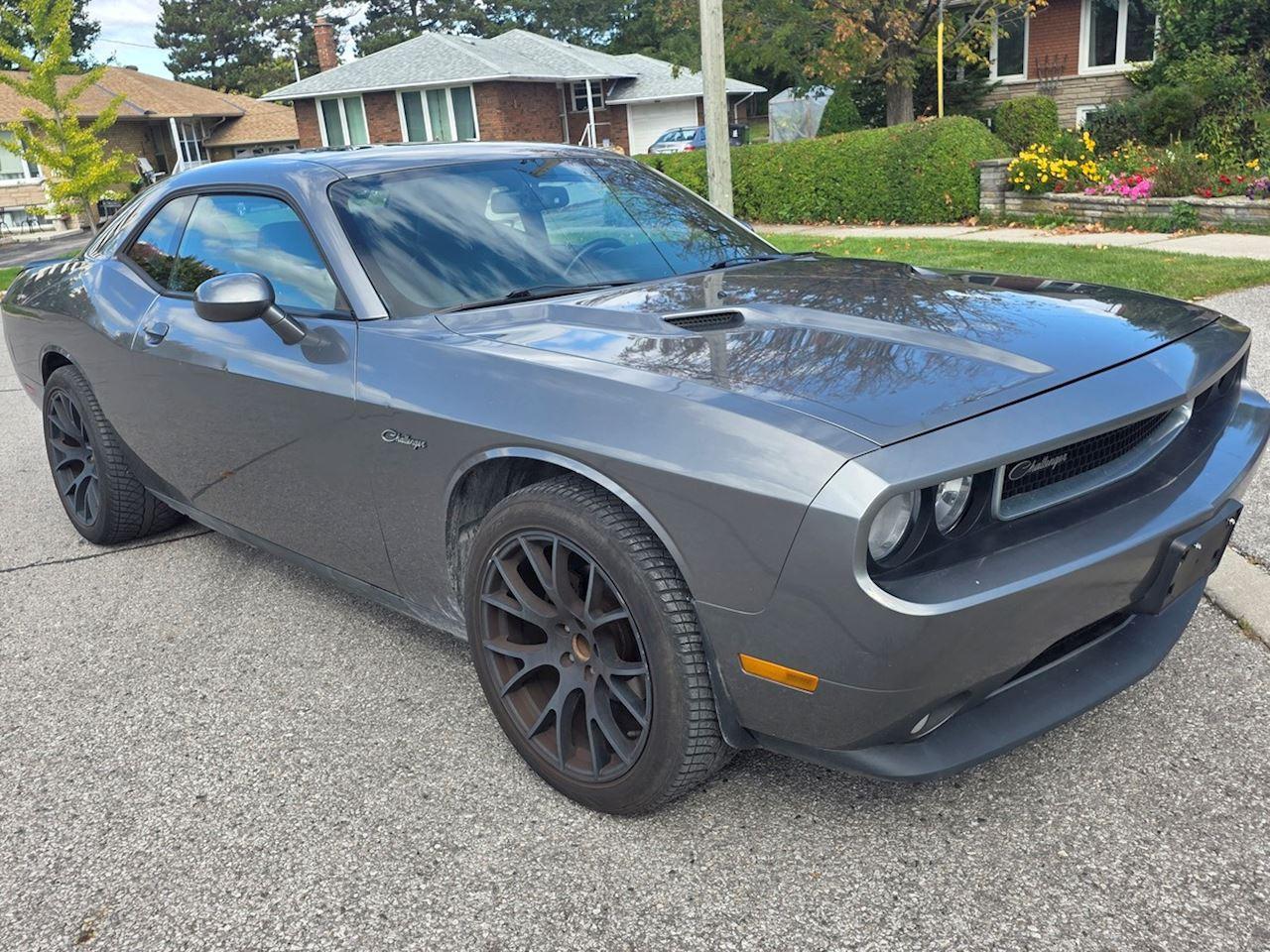 2012 Dodge Challenger SXT Plus Photo