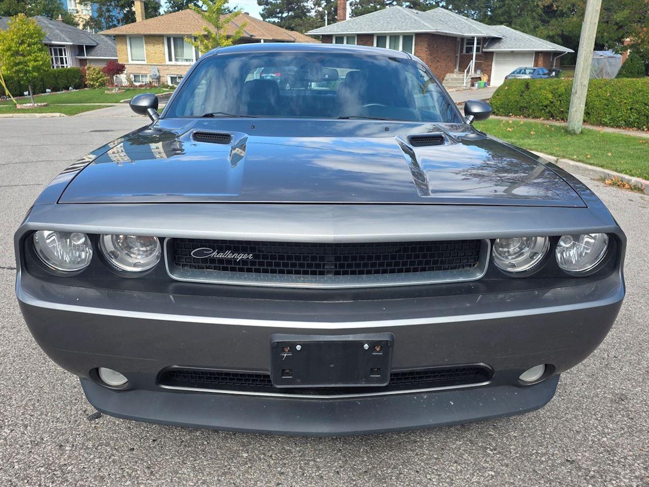 2012 Dodge Challenger SXT Plus Photo2