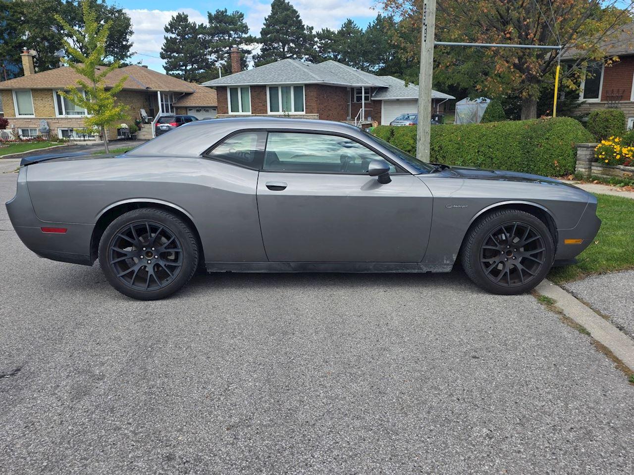 2012 Dodge Challenger SXT Plus Photo