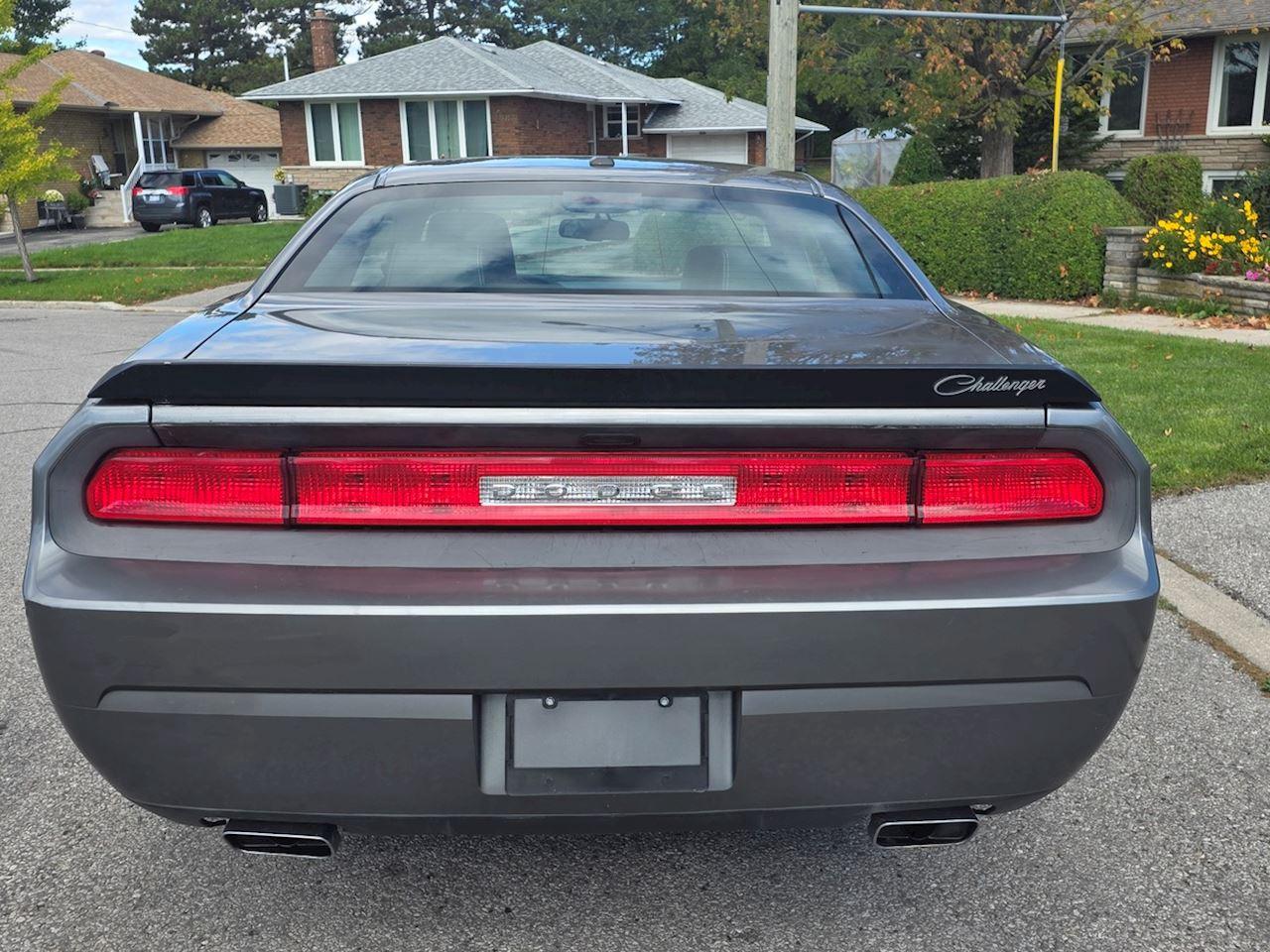 2012 Dodge Challenger SXT Plus Photo