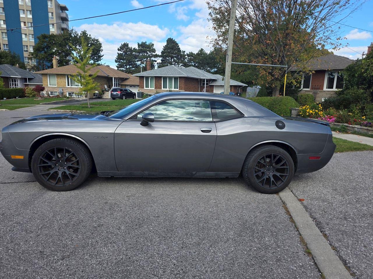 2012 Dodge Challenger SXT Plus Photo