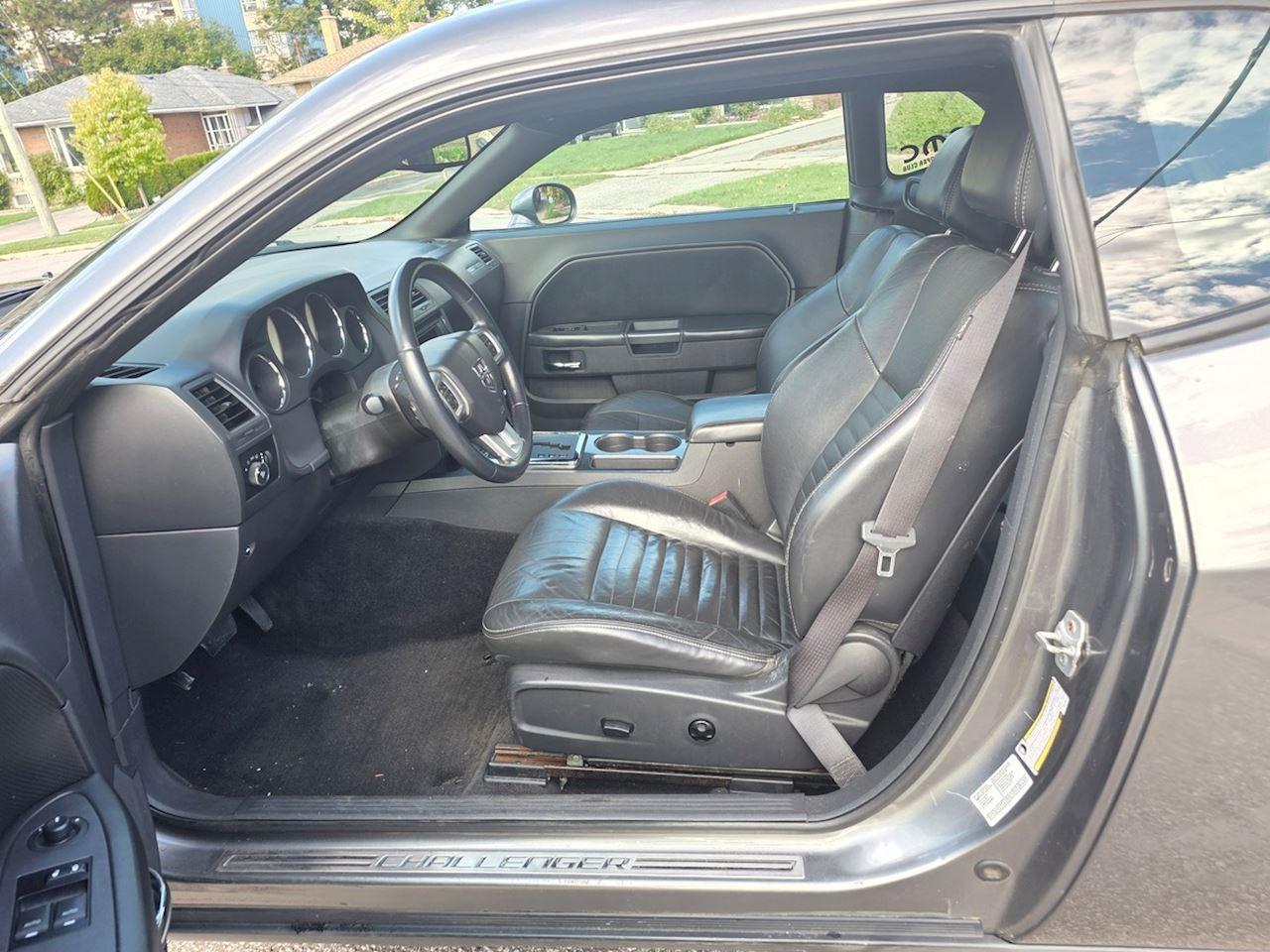 2012 Dodge Challenger SXT Plus Photo