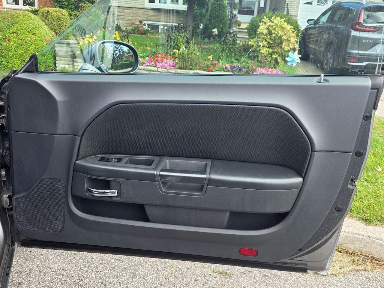 2012 Dodge Challenger SXT Plus Photo