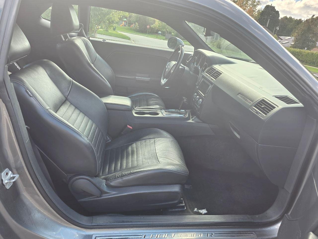 2012 Dodge Challenger SXT Plus Photo