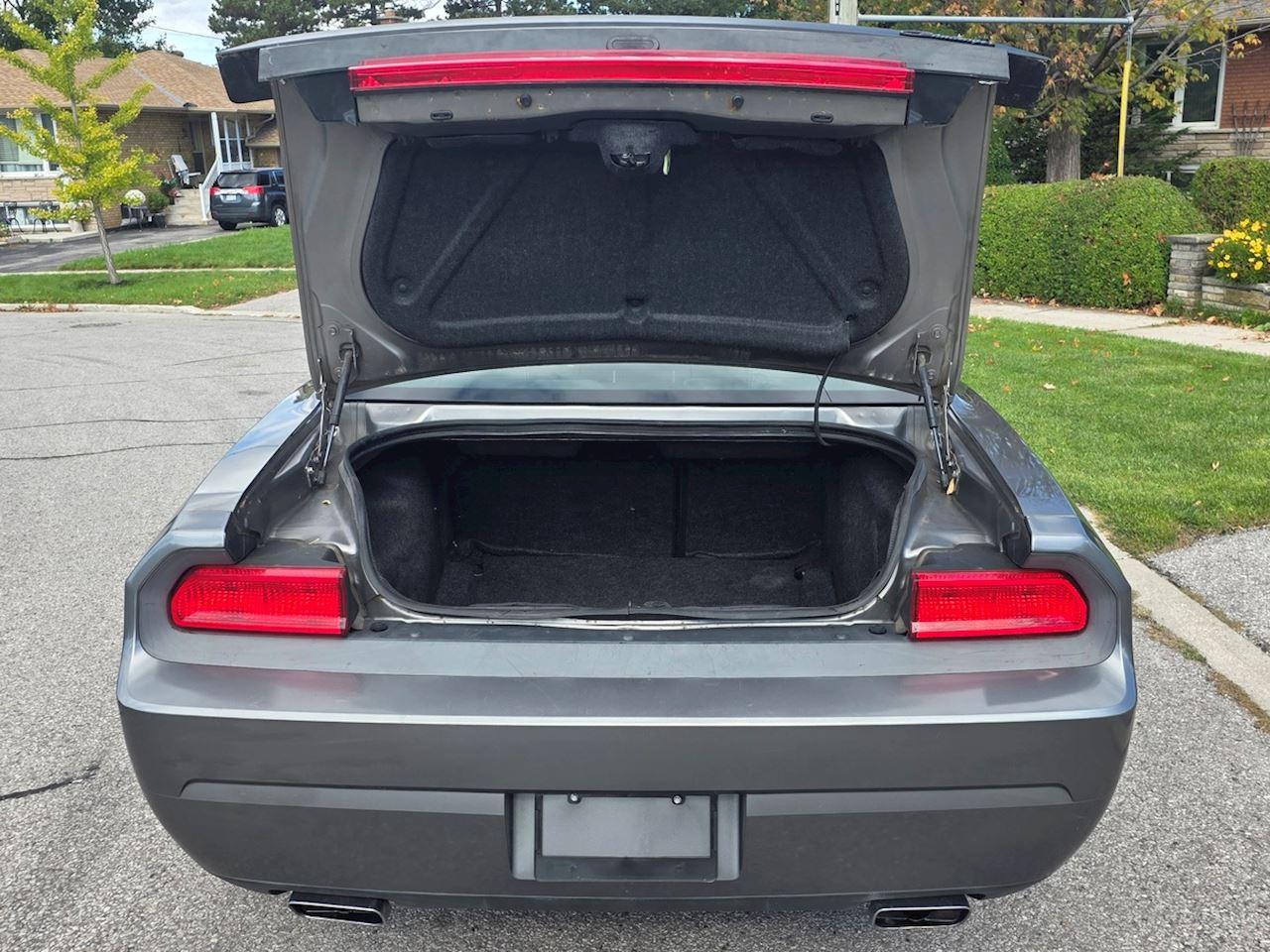 2012 Dodge Challenger SXT Plus Photo