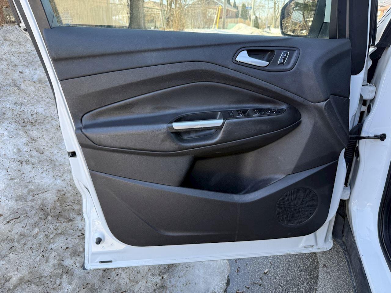 2016 Ford Escape SE Photo