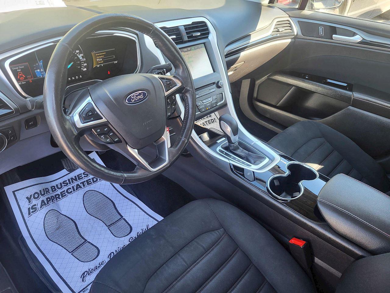 2016 Ford Fusion SE Photo