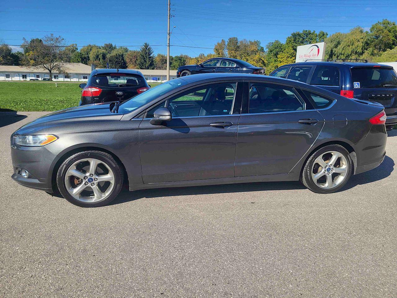 2016 Ford Fusion SE Photo