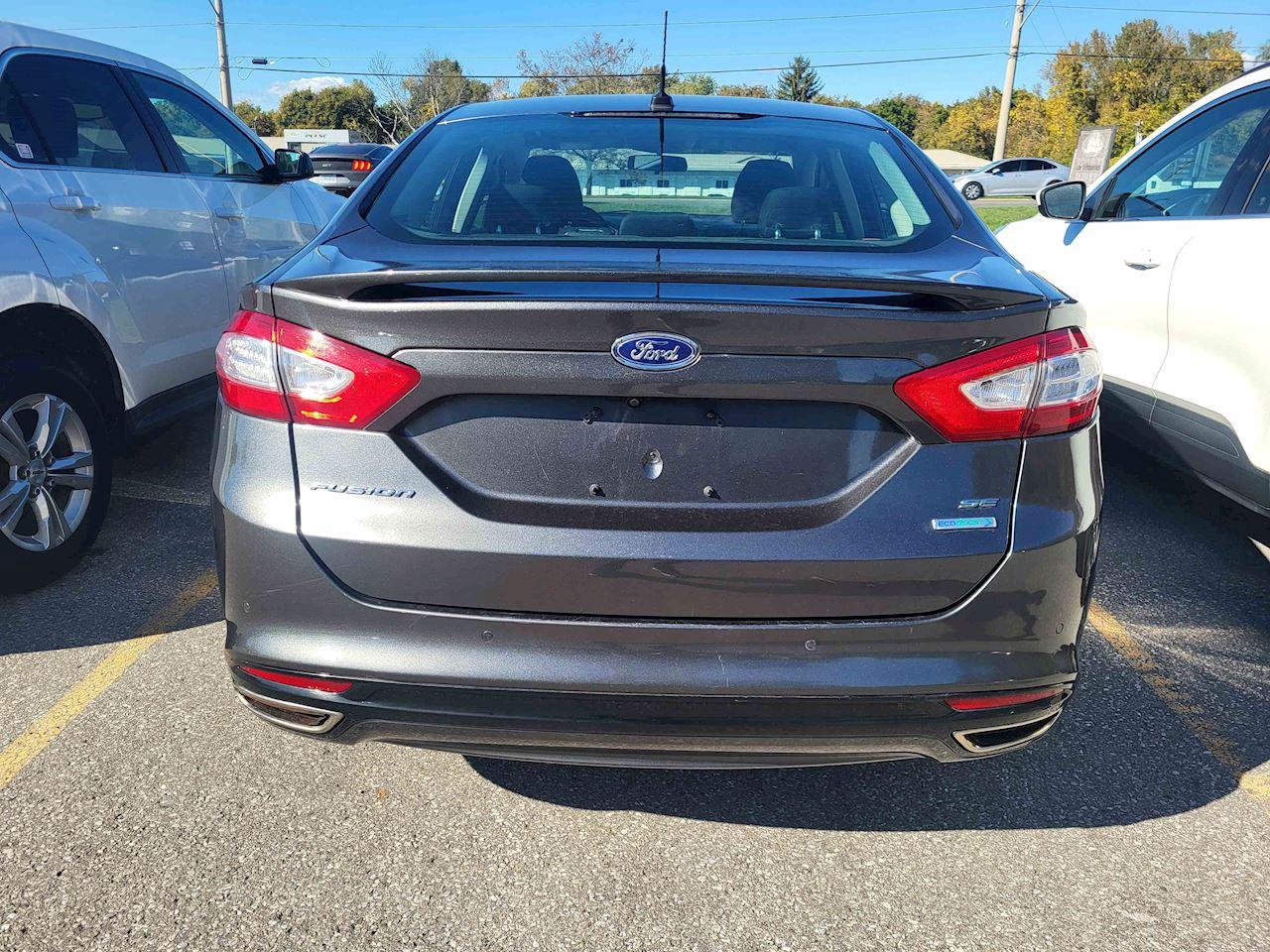 2016 Ford Fusion SE Photo2
