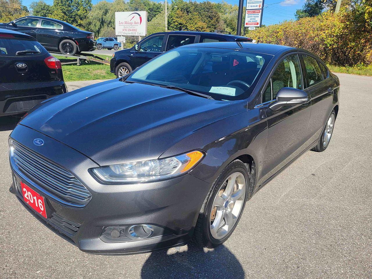 2016 Ford Fusion SE Photo0