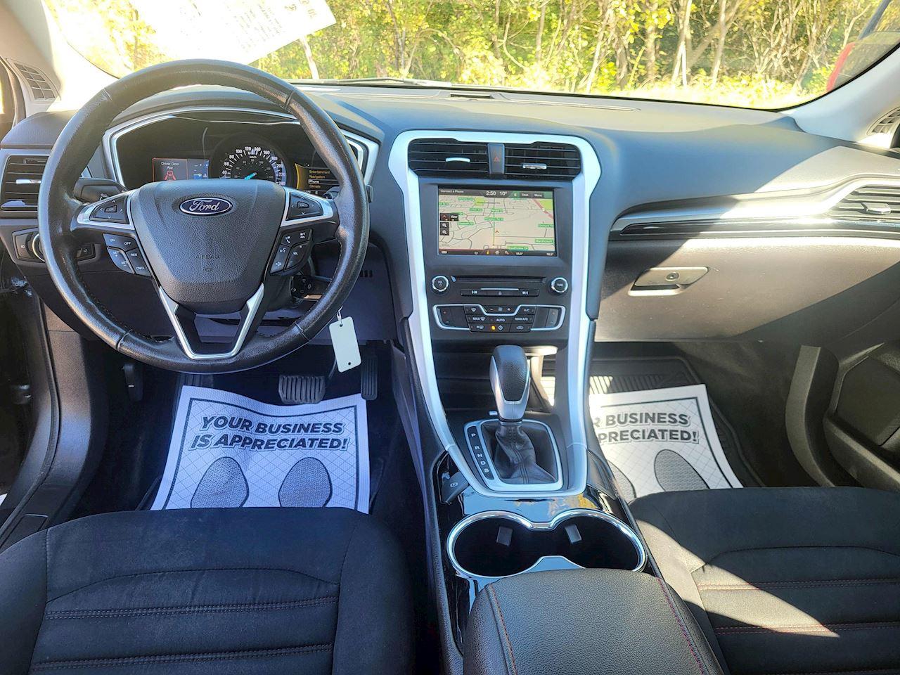 2016 Ford Fusion SE Photo