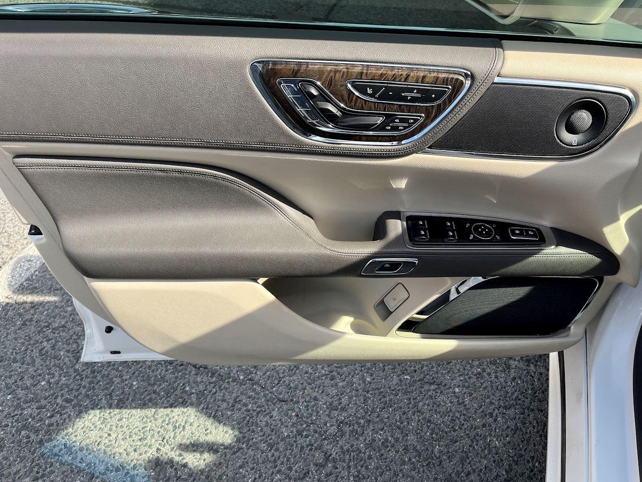 2017 Lincoln Continental Reserve Photo