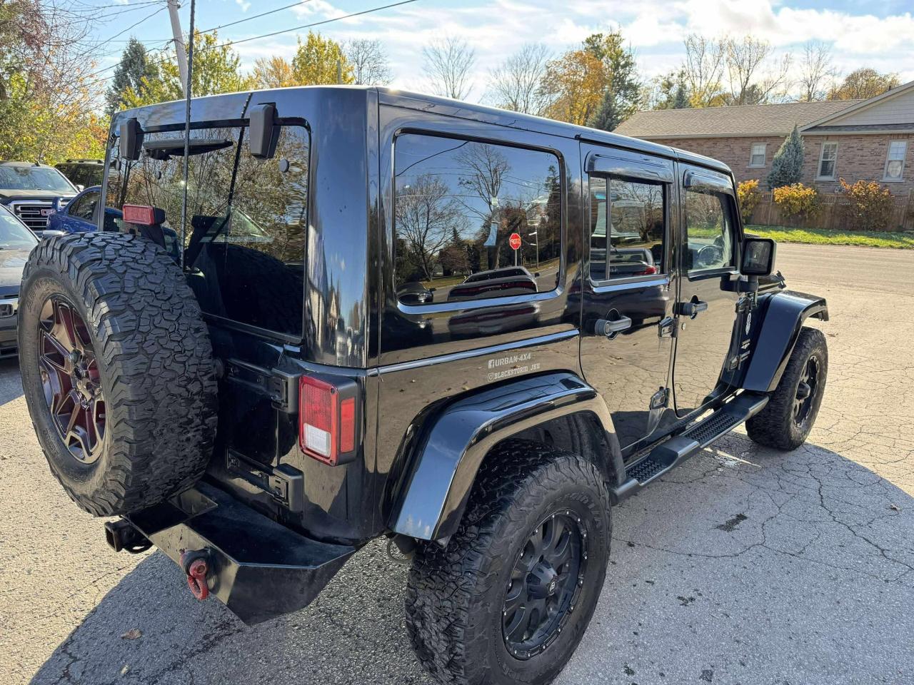 2014 Jeep Wrangler Unlimited Sahara - Photo #8