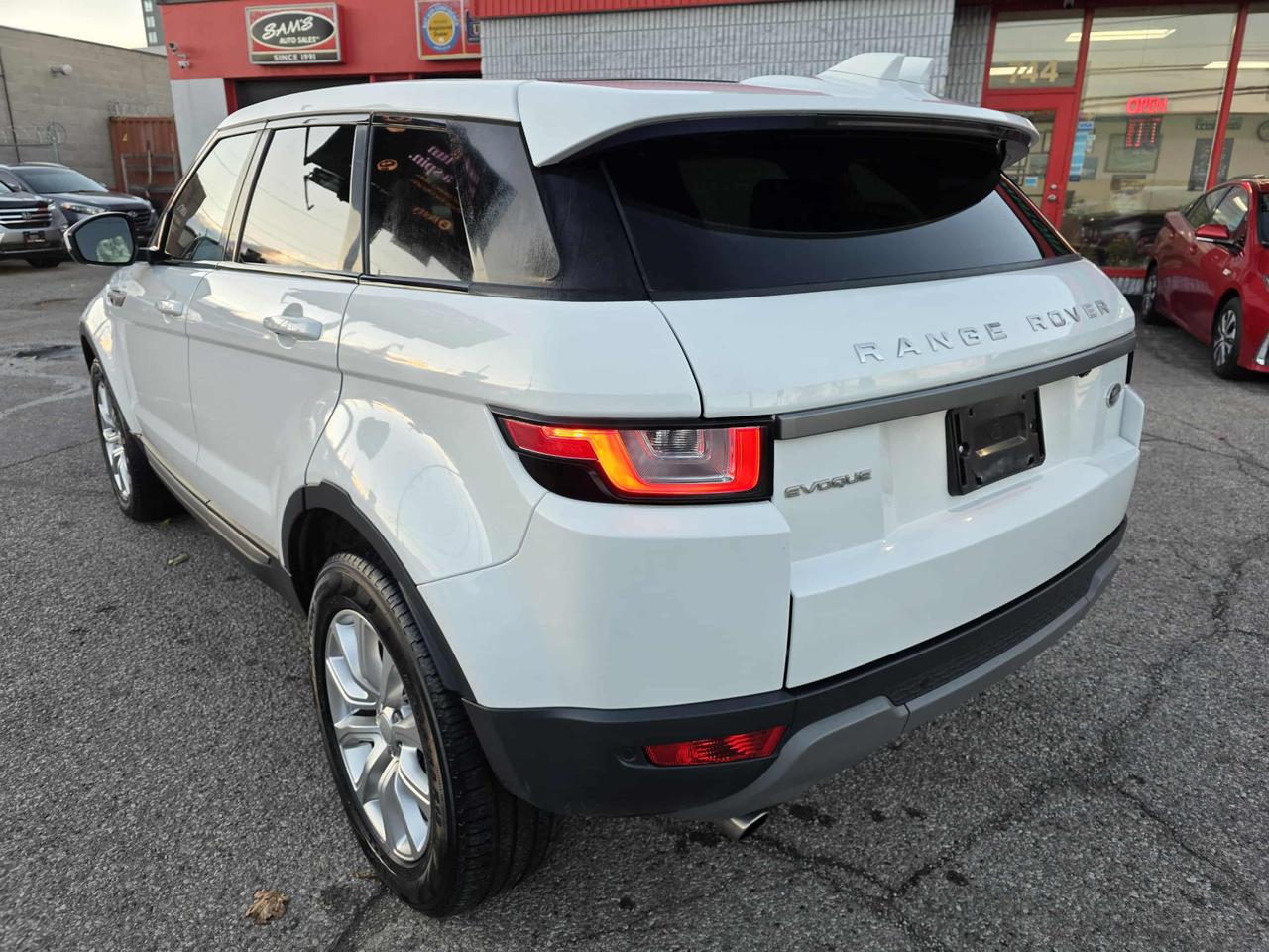 2018 Land Rover Range Rover Evoque SE 4WD Photo3