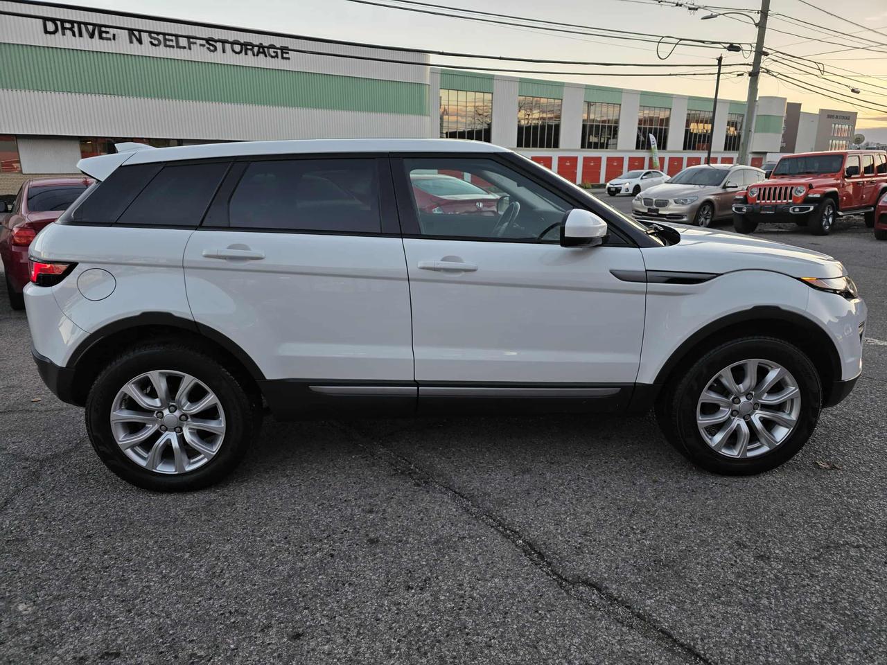 2018 Land Rover Range Rover Evoque SE 4WD Photo