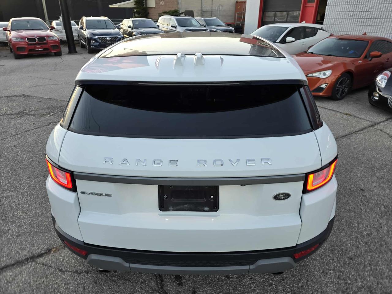 2018 Land Rover Range Rover Evoque SE 4WD Photo4