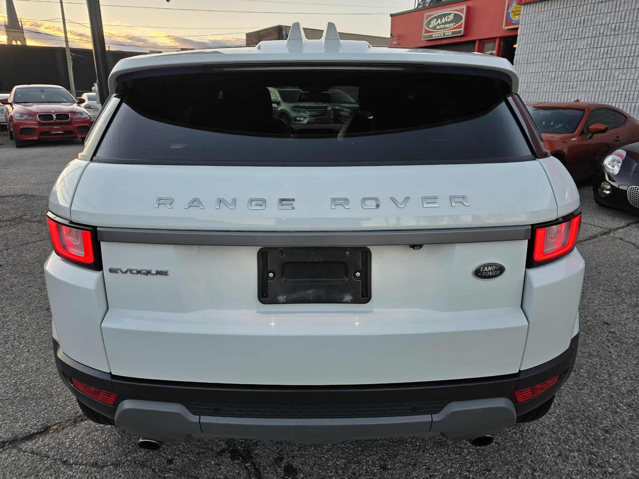 2018 Land Rover Range Rover Evoque SE 4WD Photo