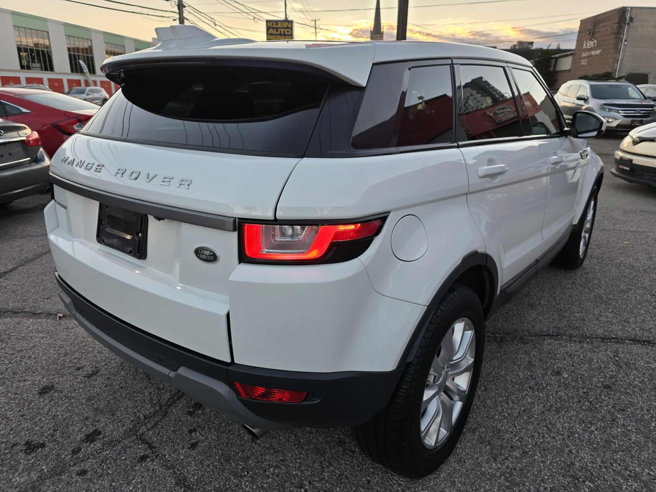2018 Land Rover Range Rover Evoque SE 4WD Photo