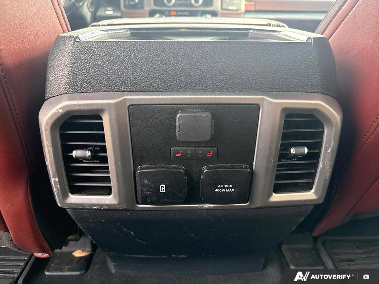 2022 Ford SUPER DUTY F-350 SRW PLATINUM / FX4 / LEATHER / NAV / 4X4 / PWR SEATS Photo