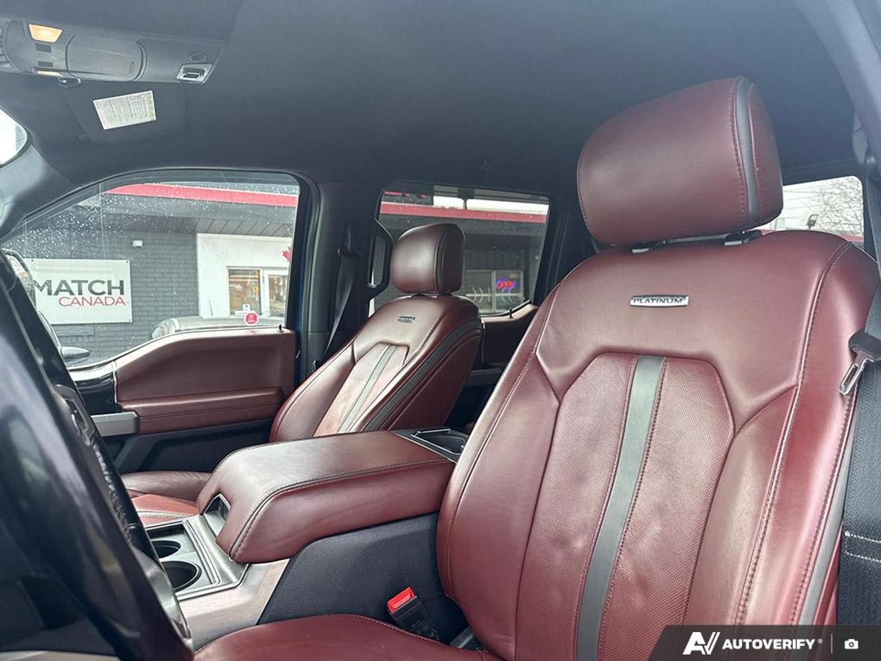 2022 Ford SUPER DUTY F-350 SRW PLATINUM / FX4 / LEATHER / NAV / 4X4 / PWR SEATS Photo