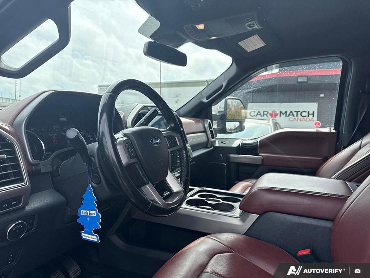 2022 Ford SUPER DUTY F-350 SRW PLATINUM / FX4 / LEATHER / NAV / 4X4 / PWR SEATS Photo