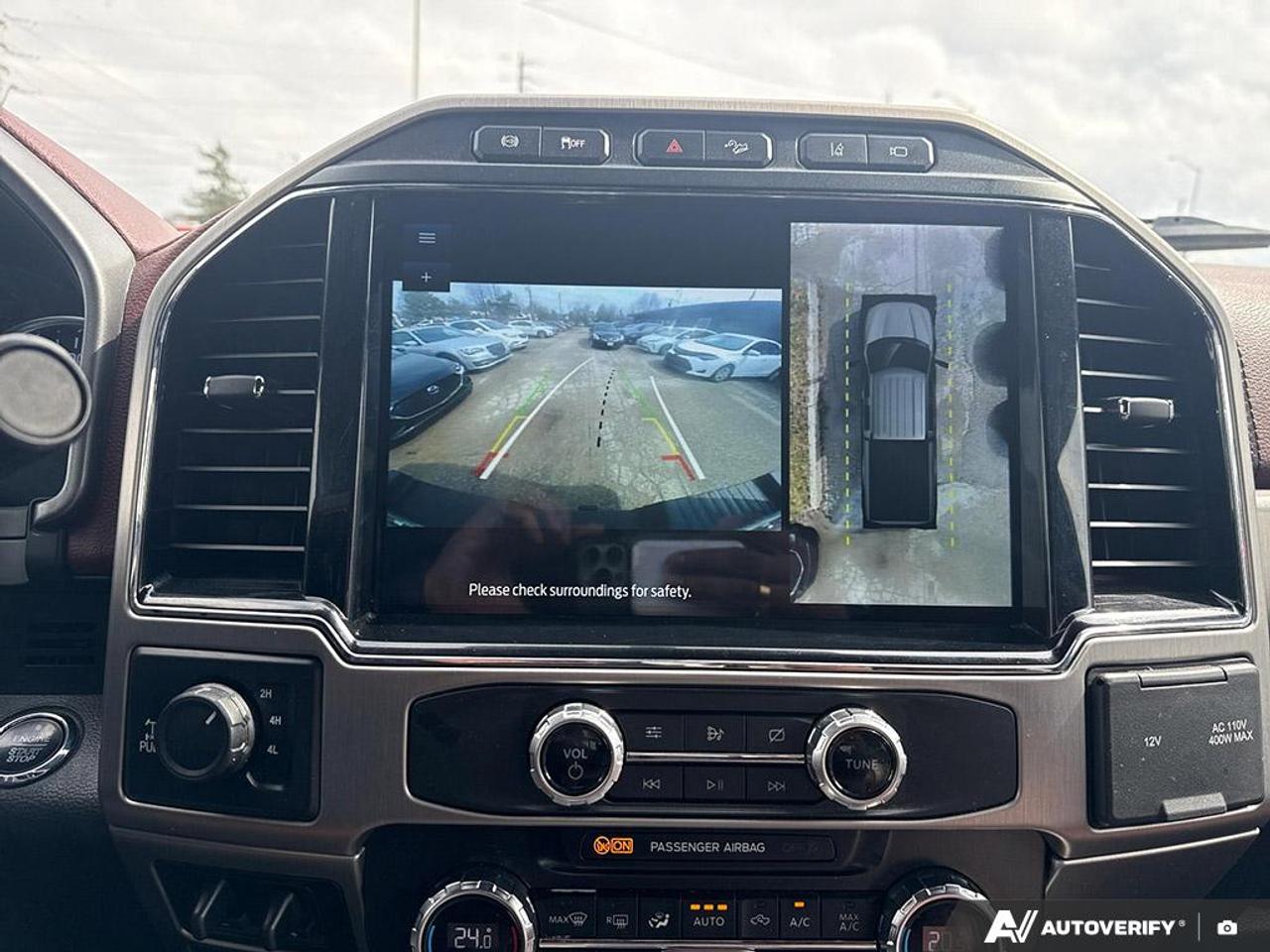 2022 Ford SUPER DUTY F-350 SRW PLATINUM / FX4 / LEATHER / NAV / 4X4 / PWR SEATS Photo