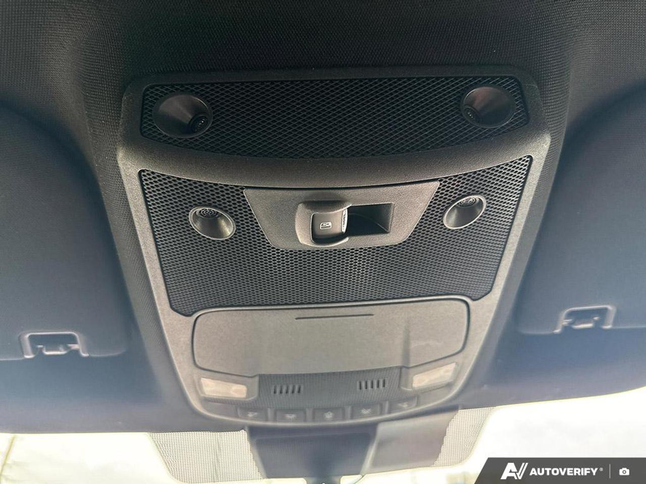 2022 Ford SUPER DUTY F-350 SRW PLATINUM / FX4 / LEATHER / NAV / 4X4 / PWR SEATS Photo