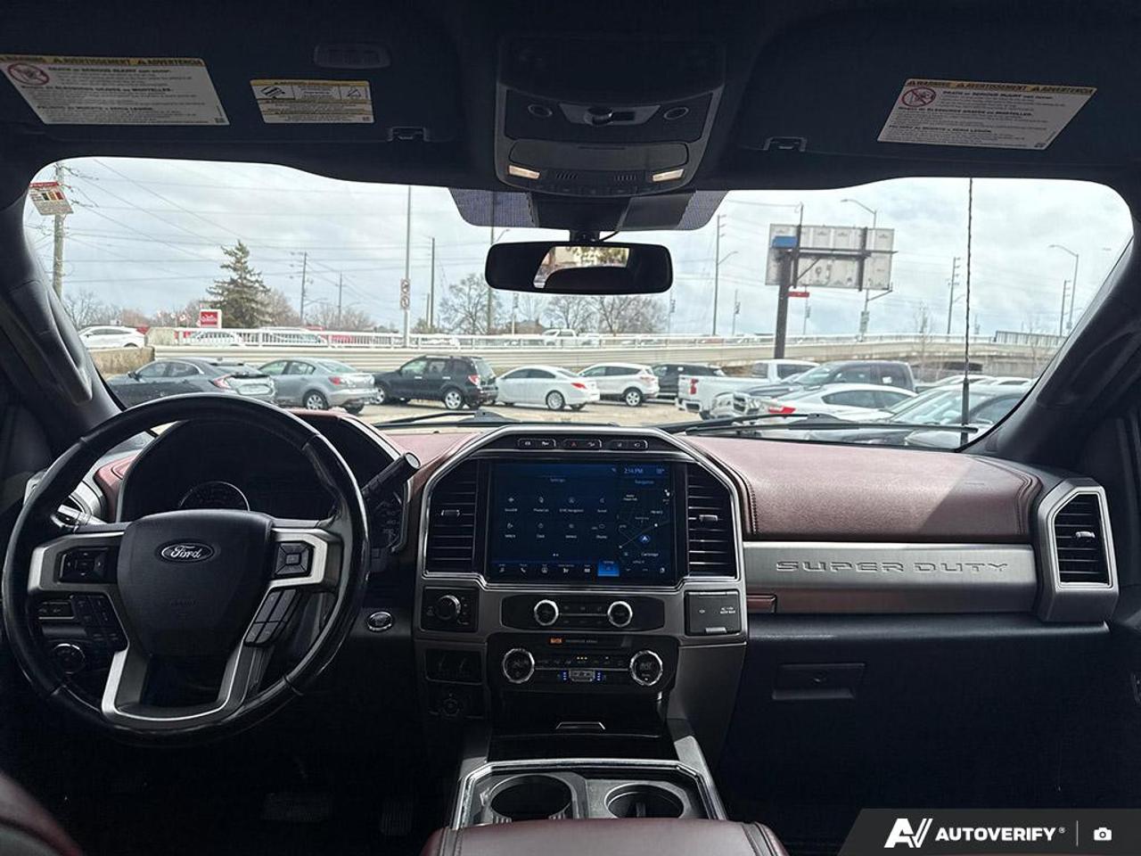 2022 Ford SUPER DUTY F-350 SRW PLATINUM / FX4 / LEATHER / NAV / 4X4 / PWR SEATS Photo