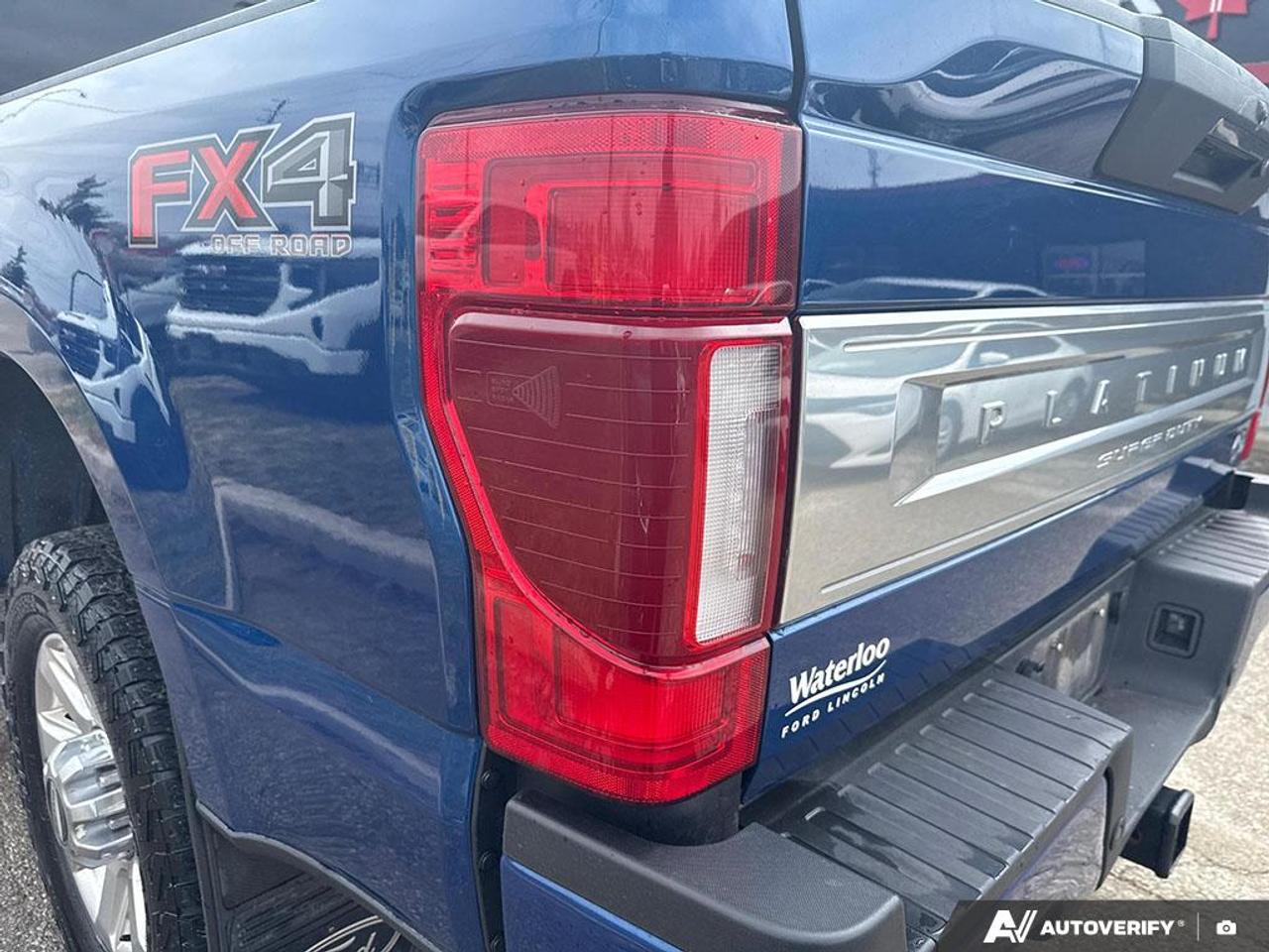 2022 Ford SUPER DUTY F-350 SRW PLATINUM / FX4 / LEATHER / NAV / 4X4 / PWR SEATS Photo