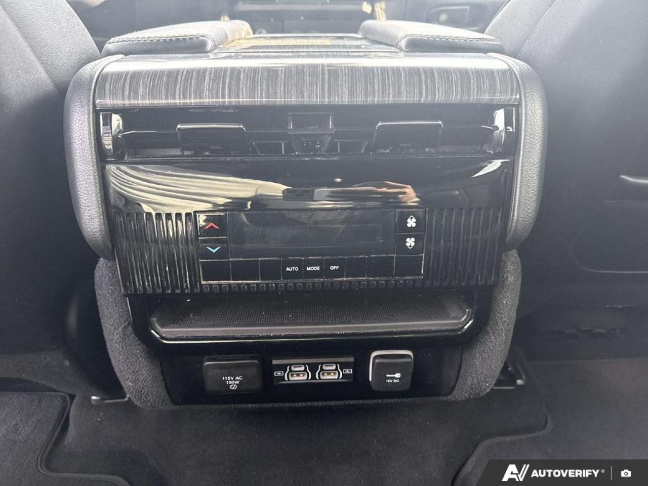 2023 Jeep Wagoneer SERIES II / NO ACCIDENTS / 4X4 / NAV / LEATHER / Photo