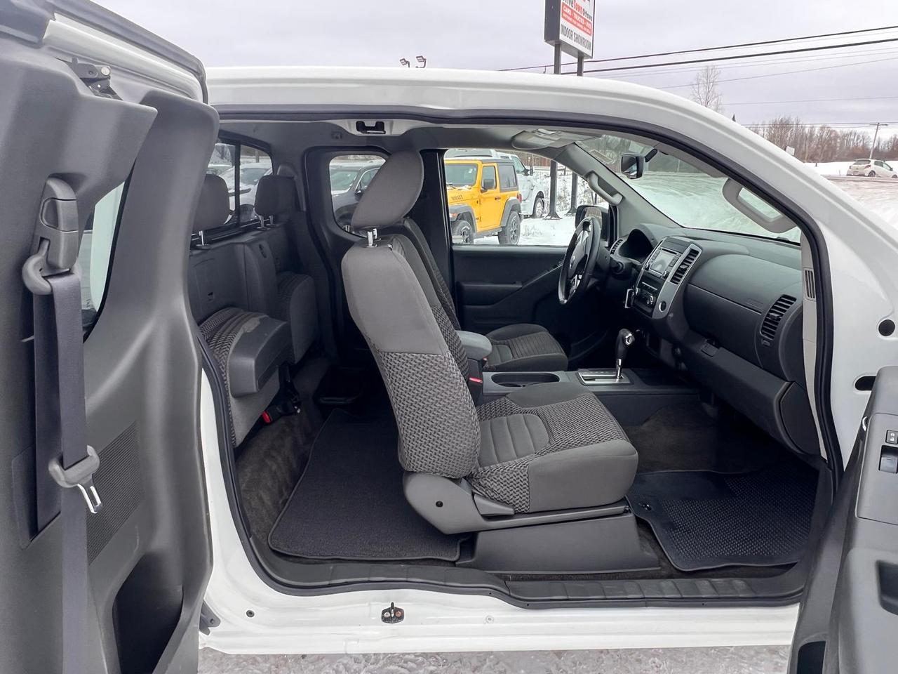 2015 Nissan Frontier SV Photo