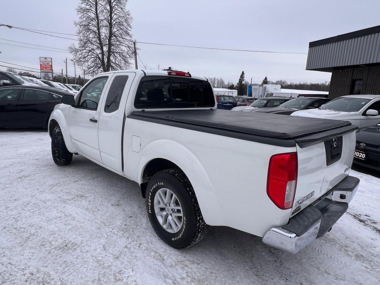 2015 Nissan Frontier SV Photo2