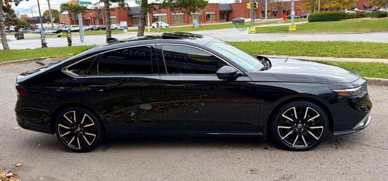 2024 Honda Accord Touring Photo3