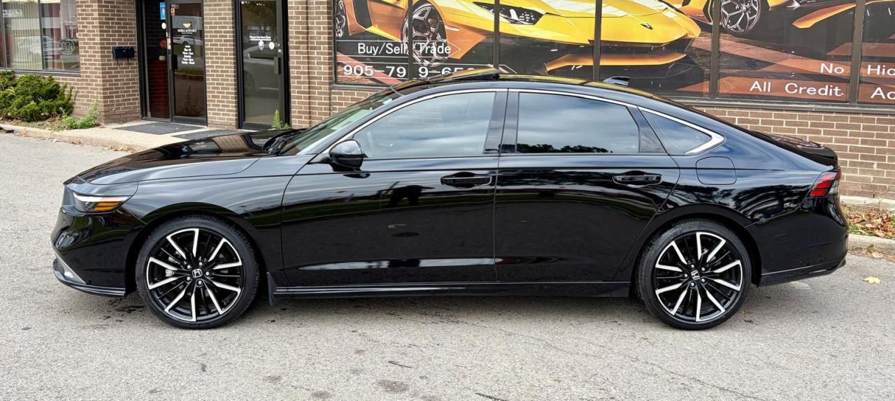 2024 Honda Accord Touring Photo4