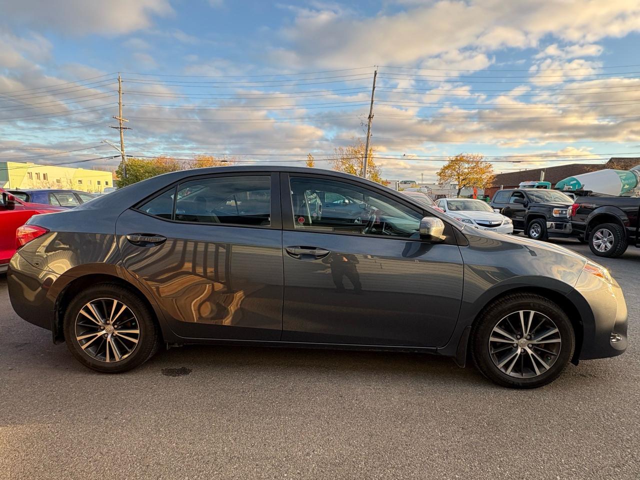 2017 Toyota Corolla LE Photo3