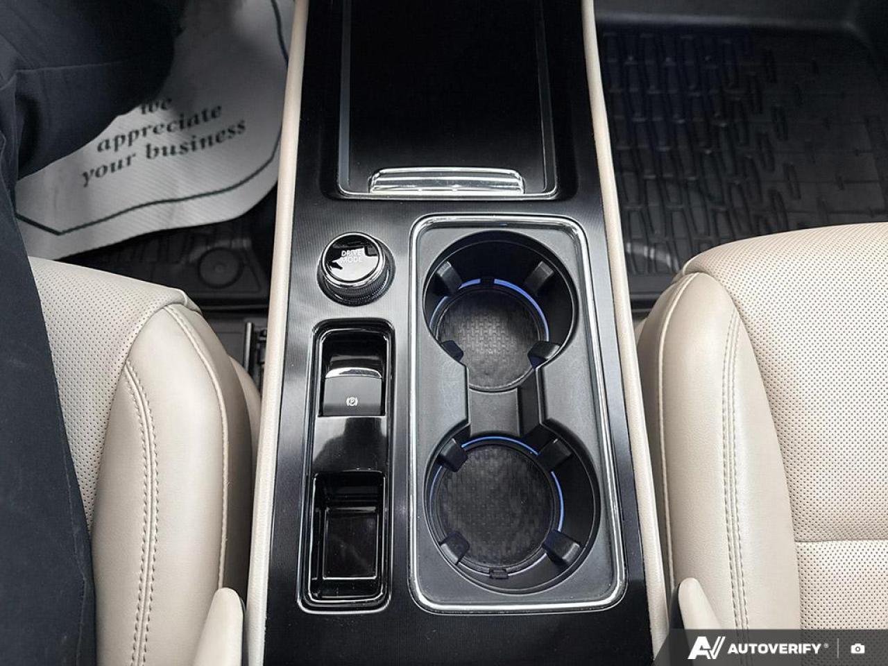 2021 Lincoln Corsair RESERVE / NO ACCIDENTS / PANO ROOF / NAV / LEATHER Photo