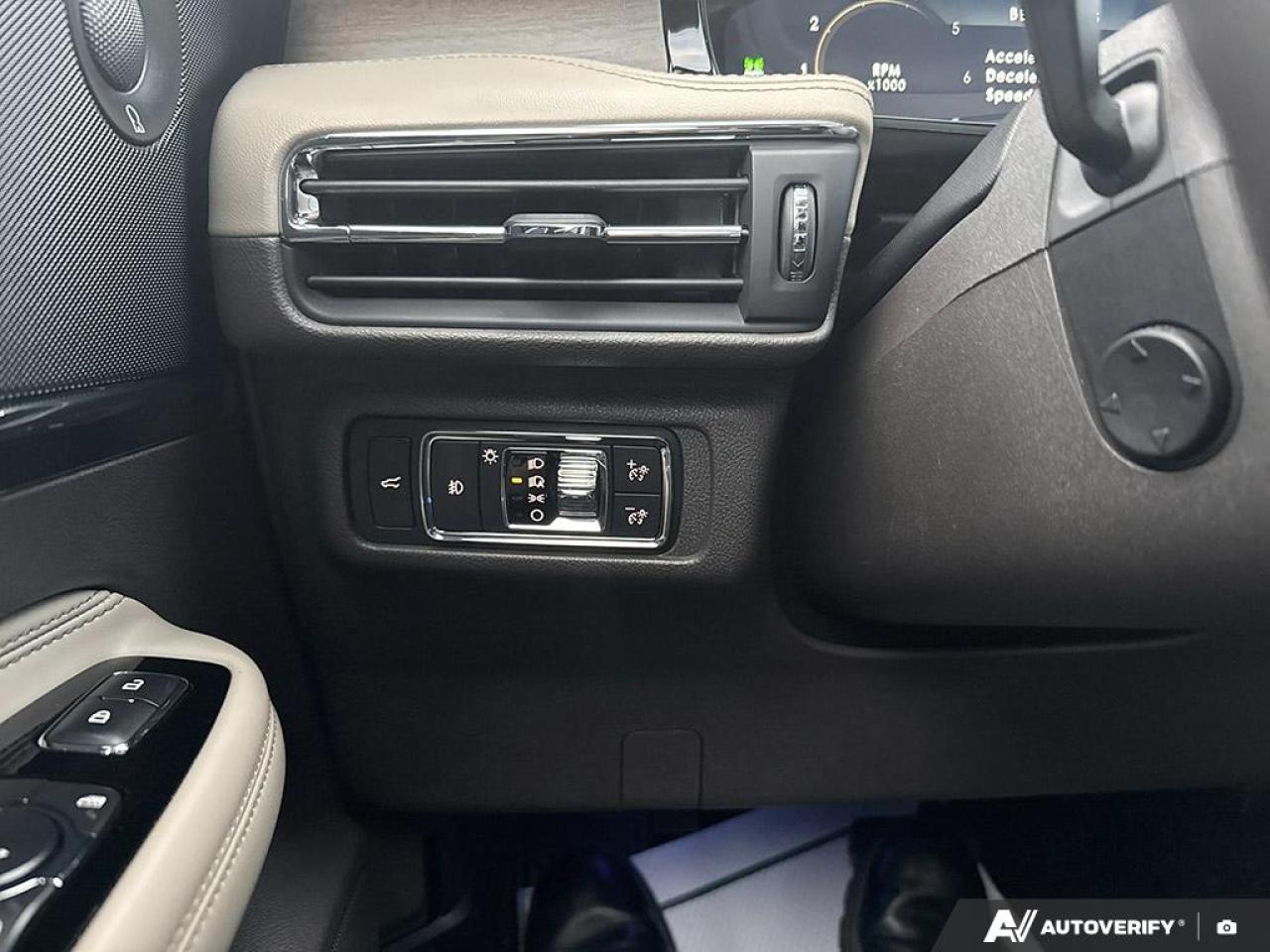 2021 Lincoln Corsair RESERVE / NO ACCIDENTS / PANO ROOF / NAV / LEATHER Photo