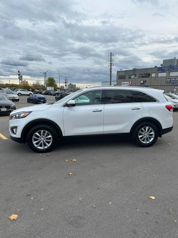 2018 Kia Sorento LX - Photo #2