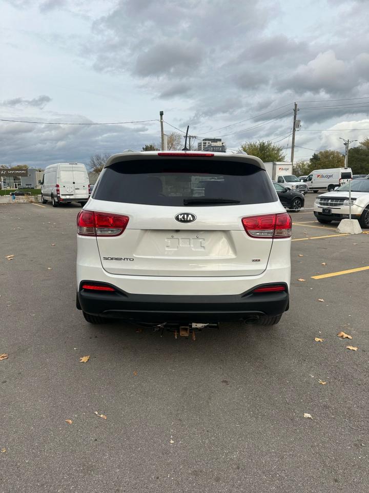 2018 Kia Sorento LX - Photo #4