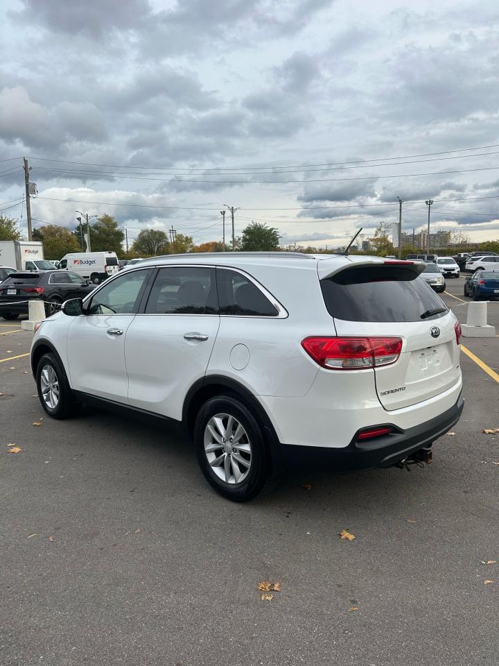 2018 Kia Sorento LX - Photo #3